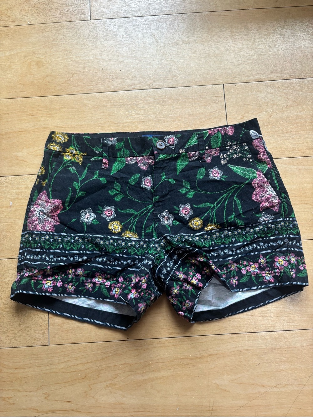 Old Navy Floral Black Everyday Shorts size 4